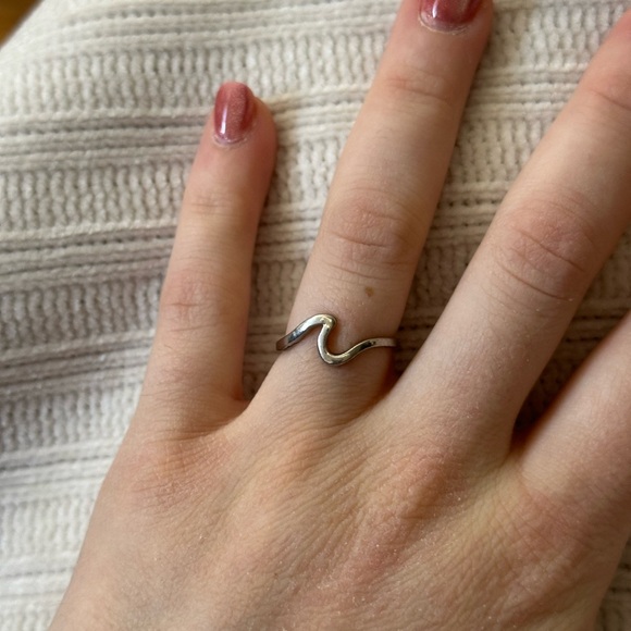 Wave ring - Picture 1 of 3